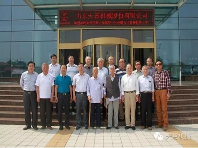 兗州區(qū)委常委、組織部長徐繼瑞一行領(lǐng)導(dǎo)蒞臨天意參觀指導(dǎo)工作