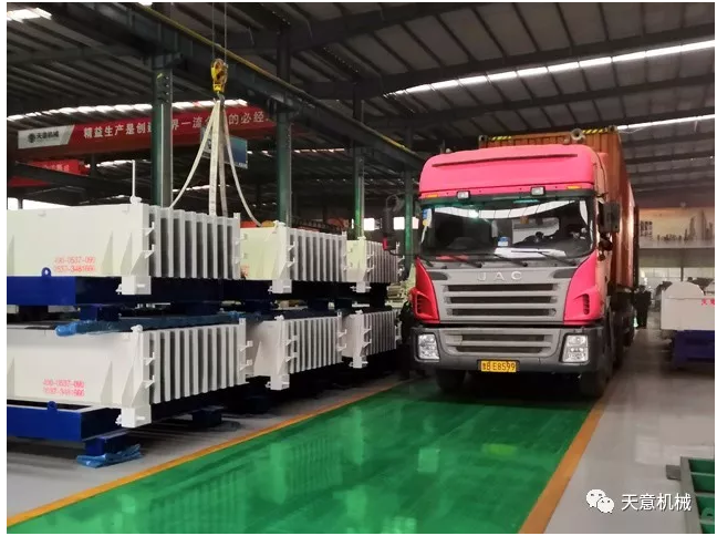 天意機械為柬埔寨客戶加工生產(chǎn)年產(chǎn)80萬平方輕質(zhì)墻板生產(chǎn)線成功裝車啟運！