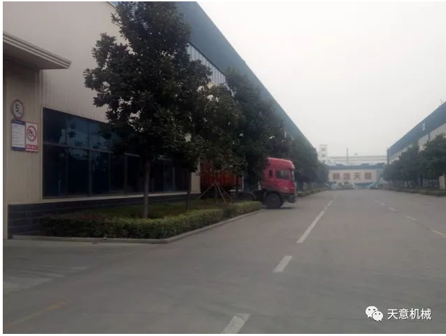 天意機械為柬埔寨客戶加工生產(chǎn)年產(chǎn)80萬平方輕質(zhì)墻板生產(chǎn)線成功裝車啟運！