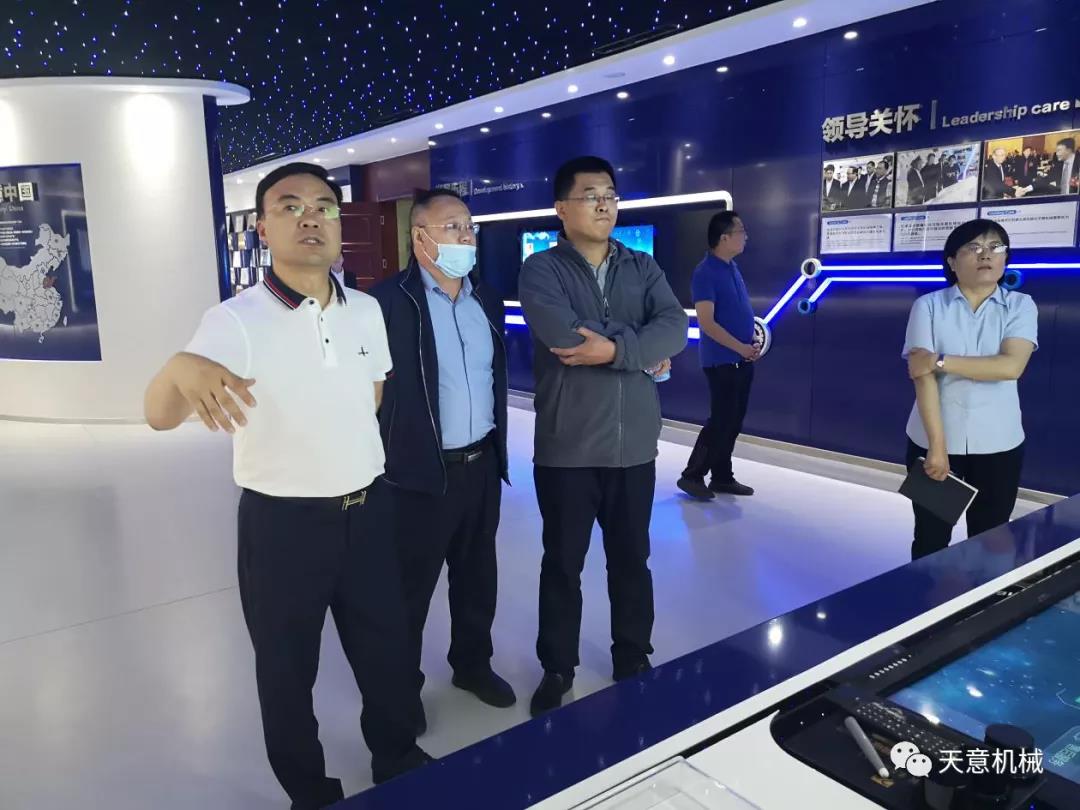 哈爾濱工業(yè)大學(xué)張教授、于教授蒞臨天意機(jī)械就智能焊接技術(shù)進(jìn)行交流指導(dǎo)