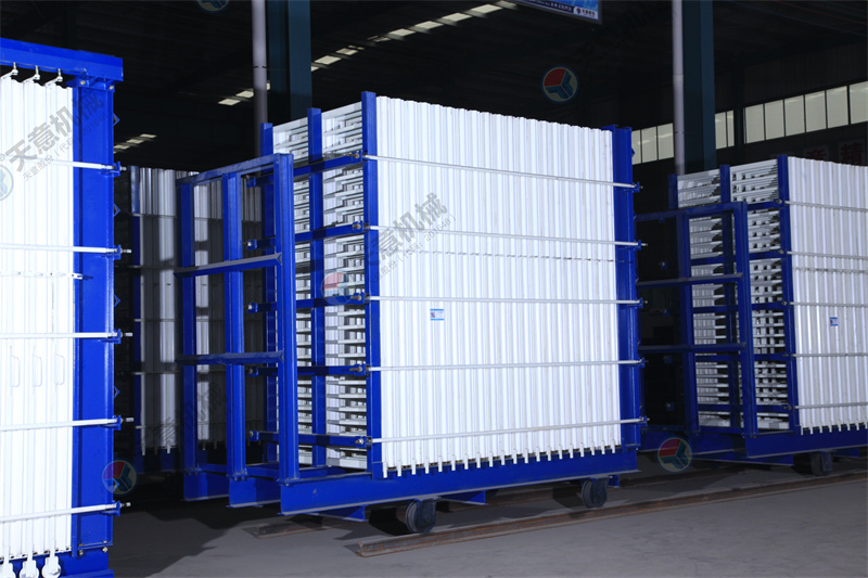 一次成型40塊板的復(fù)合墻板機(jī)，究竟有多好？