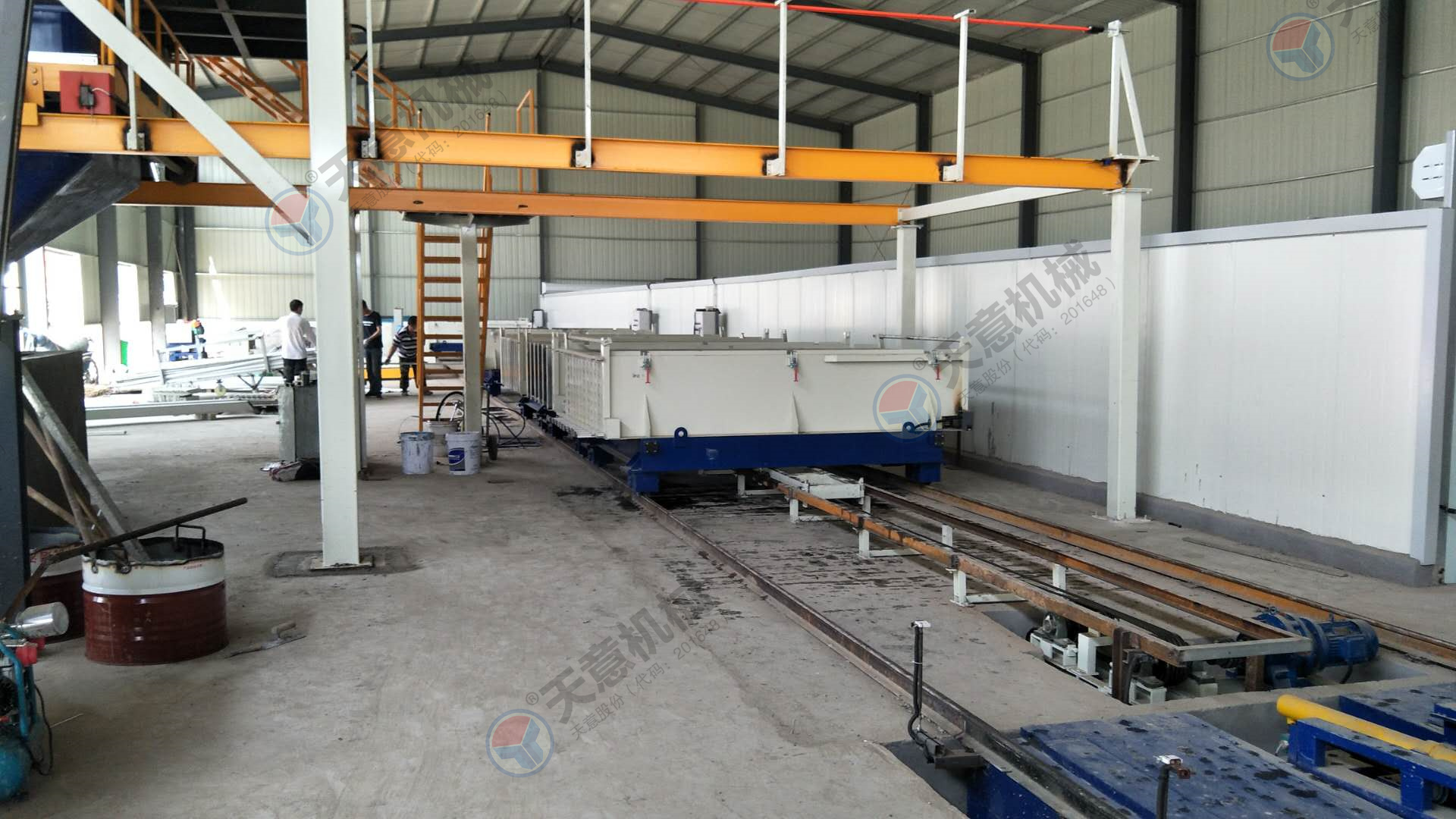 輕質(zhì)隔墻板設(shè)備自動化程度高，產(chǎn)量大